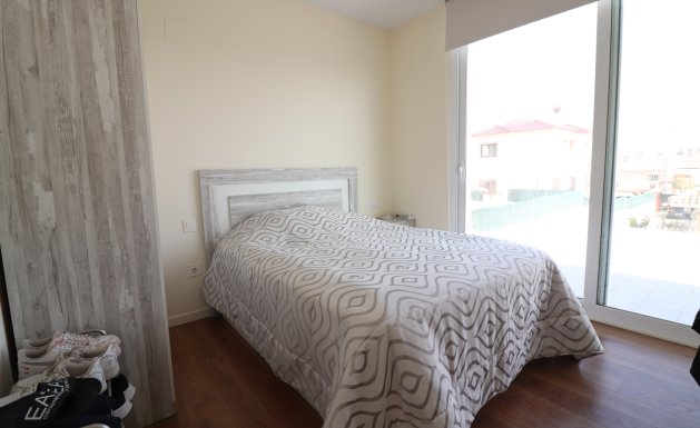 Reventa - Detached House / Villa - La Marina - La Marina - Urbanization