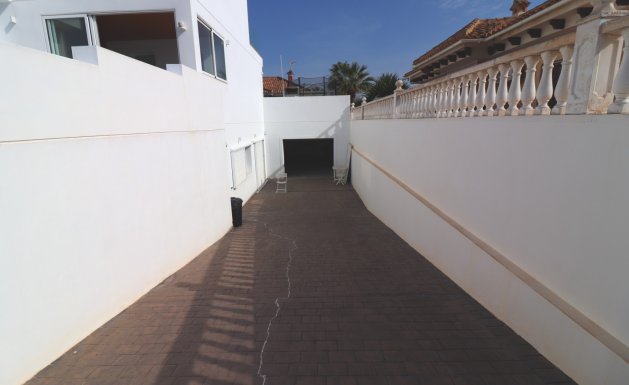 Reventa - Detached House / Villa - La Marina - La Marina - Urbanization
