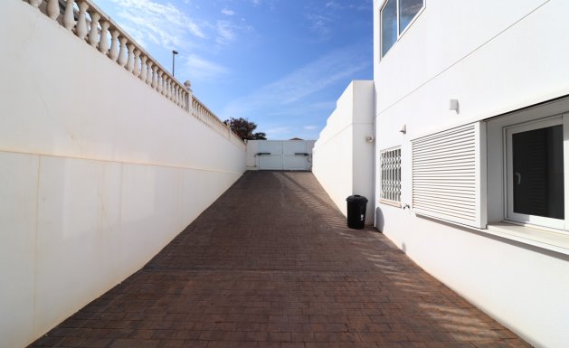 Reventa - Detached House / Villa - La Marina - La Marina - Urbanization