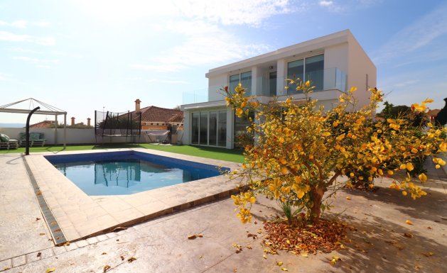 Reventa - Detached House / Villa - La Marina - La Marina - Urbanization